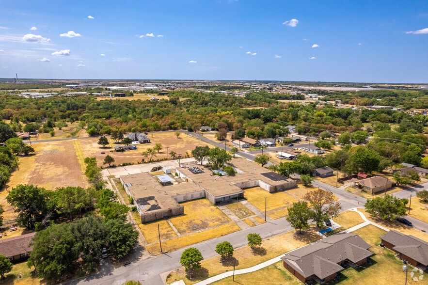 More Photos Of 901 E 16th Ave, Corsicana Apartments For Sale