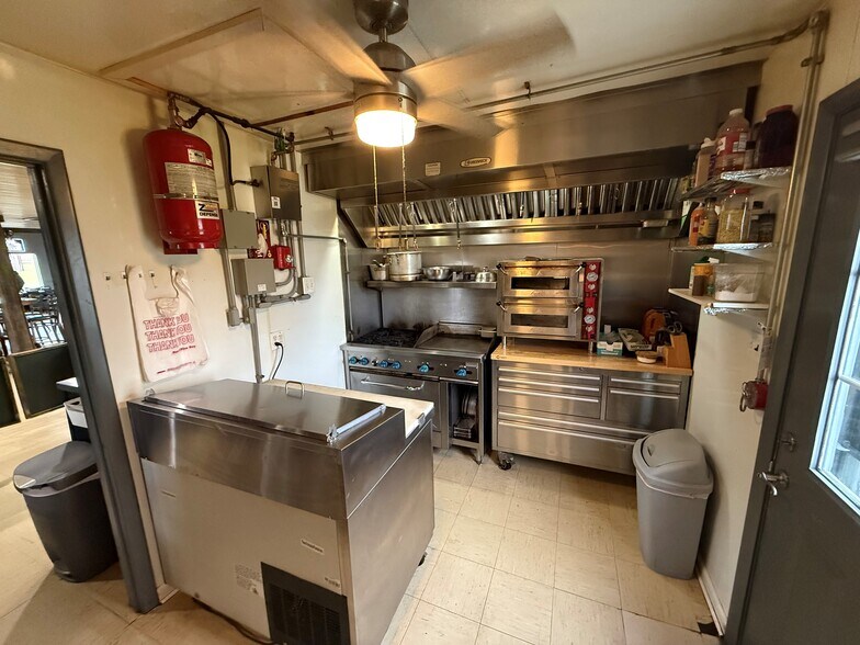 More Photos Of 1917 Old Main St, Maysville Specialty For Sale