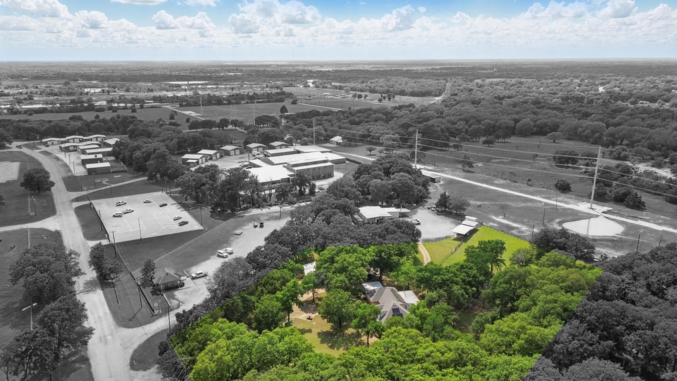 More Photos Of 600 W Simonds Rd, Seagoville Flex For Sale