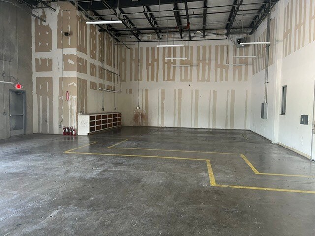More Photos Of 1201 Jackson Rd, McAllen Light Distribution For Lease