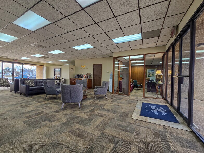 More Photos Of 123 W Highland St, Shawnee Office For Lease