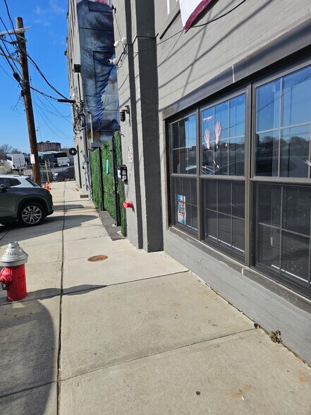 More Photos Of 86-90 Forrest St, Jersey City Warehouse For Lease