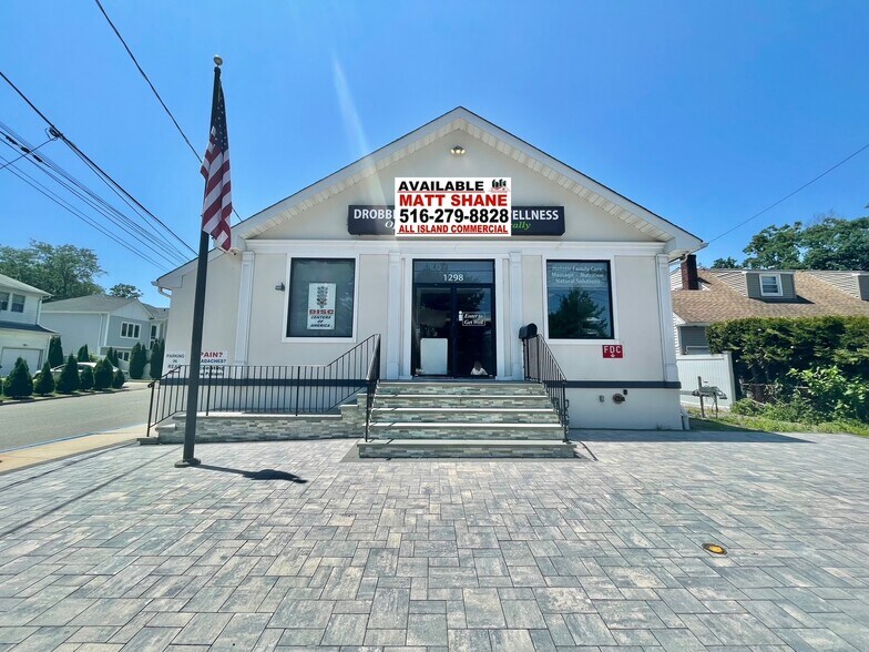 More Photos Of 1298 Newbridge Rd, North Bellmore Office For Sale