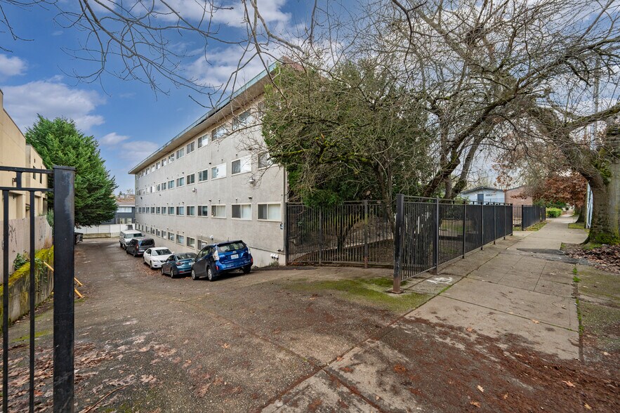 More Photos Of 8340 Rainier Ave S, Seattle Multifamily For Sale