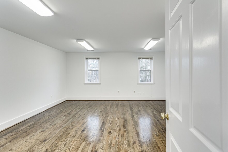 More Photos Of 123 N Henry St, Alexandria Office For Lease