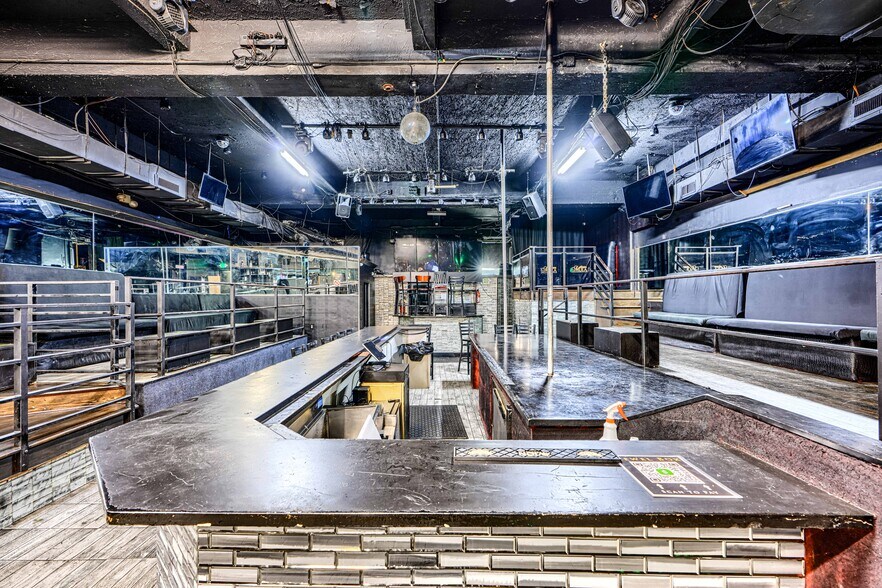 More Photos Of 414-416 E Baltimore St, Baltimore Bar For Sale