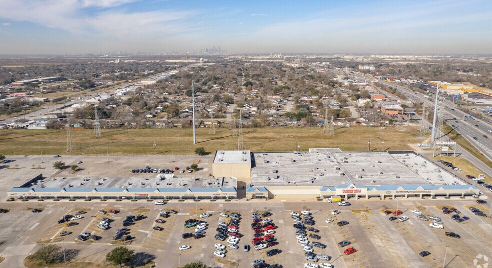 More Photos Of 11410-11430 East Fwy, Houston General Retail For Lease