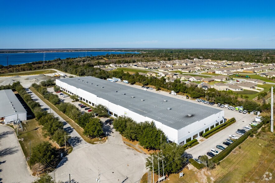 More Photos Of 290 Springview Commerce Dr, Debary Distribution For Lease