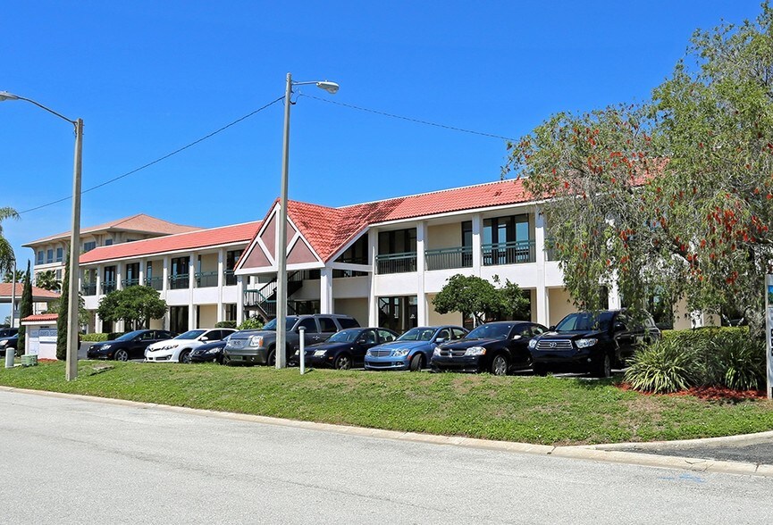 More Photos Of 5509 W Gray St, Tampa Office For Sale