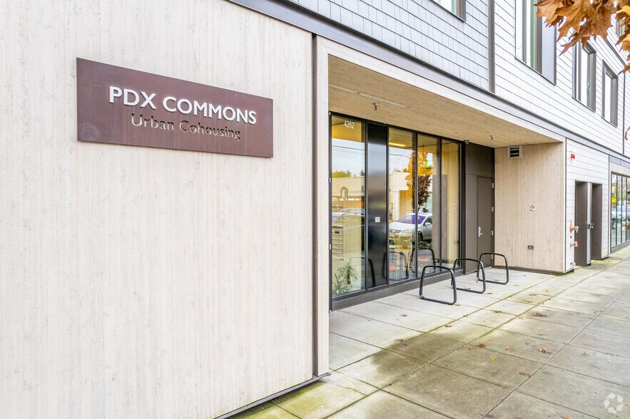 More Photos Of 4252 SE Belmont St, Portland Apartments For Lease