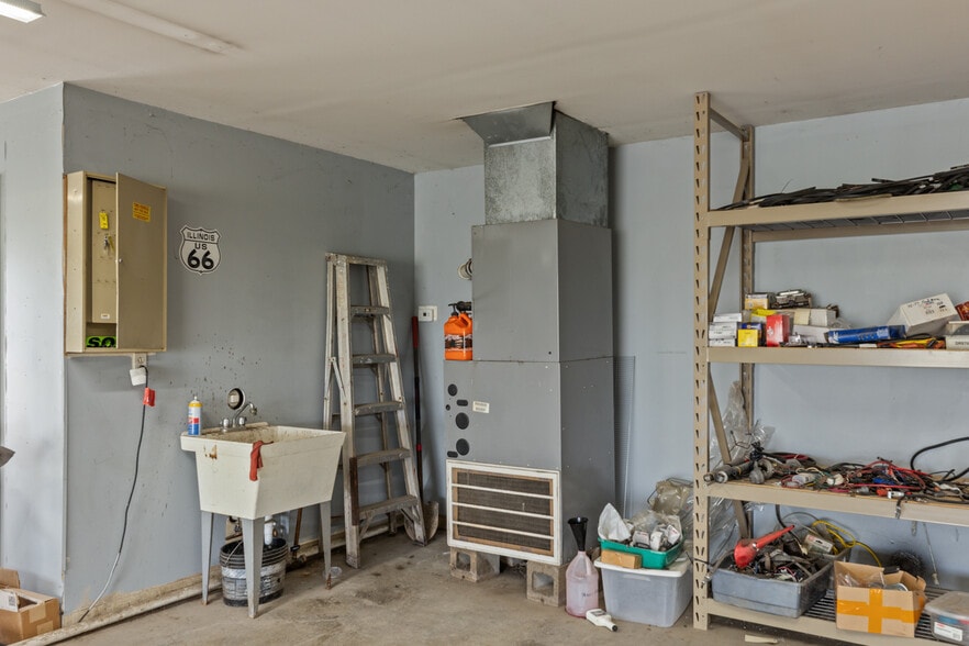 More Photos Of 2149 E Frontage Rd, Staunton Auto Dealership For Sale