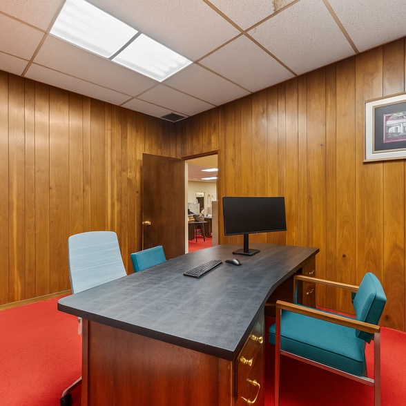 More Photos Of 5008 Eagle Rock Blvd, Los Angeles Office For Sale