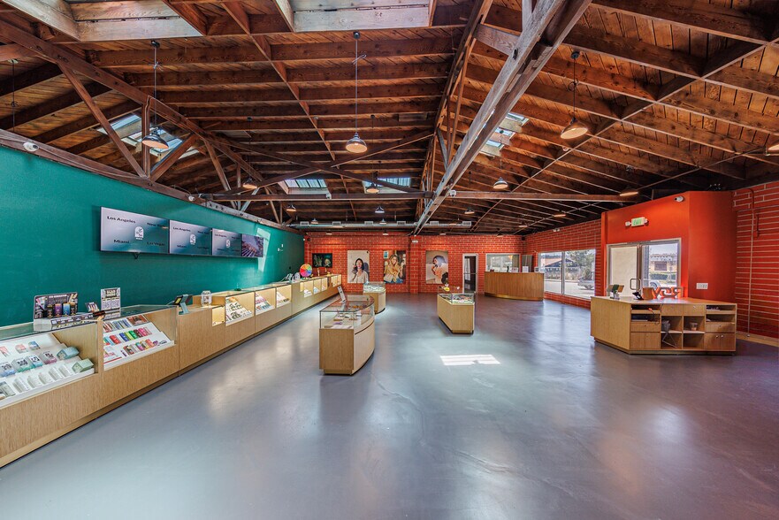 More Photos Of 402 W 5th St, San Pedro General Retail For Sale