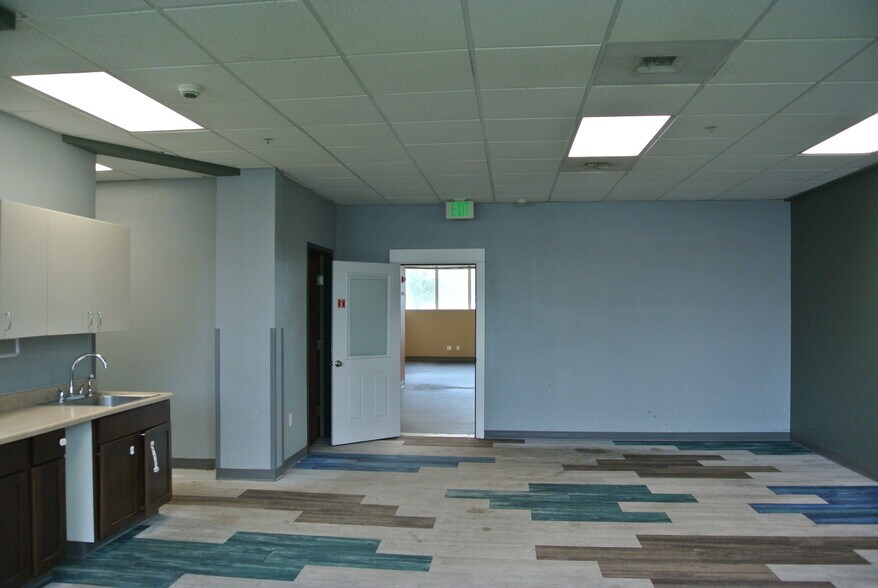 More Photos Of 927 E Polston Ave, Post Falls Office For Sale