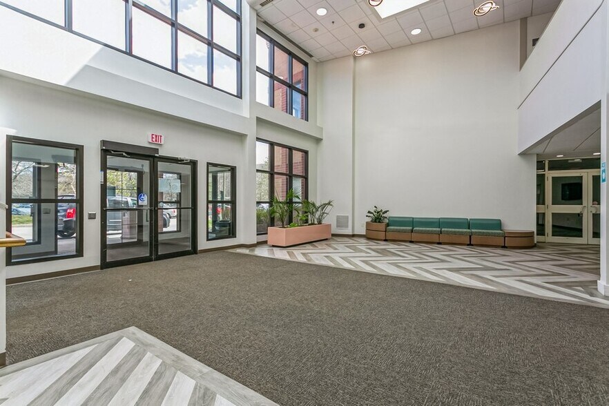 More Photos Of 400 Westage Business Center Dr, Fishkill Medical For Lease