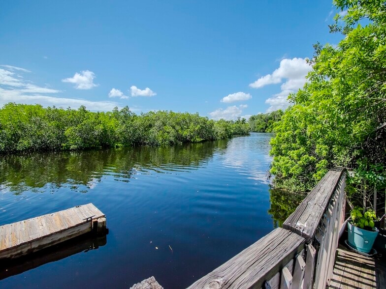 More Photos Of 1761 Beckett Way & US Highway 19, Tarpon Springs Bar For Sale