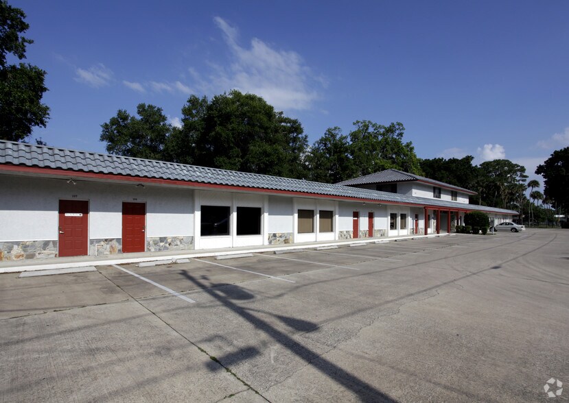 Primary Photo Of 107-129 S Park Ave, Titusville Medical For Lease
