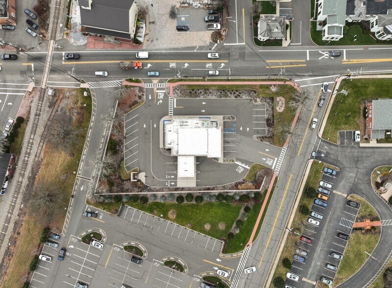 More Photos Of 690 Wyckoff Ave, Wyckoff General Retail For Lease