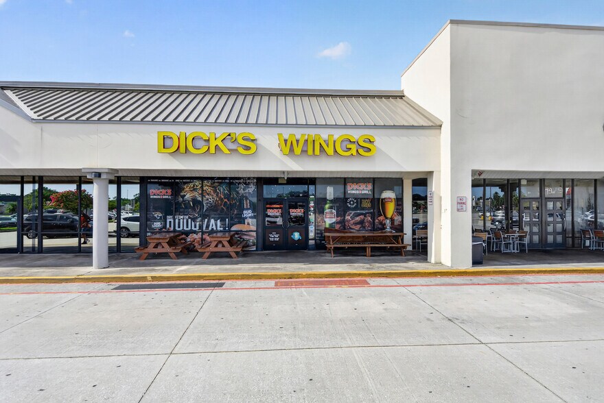 Primary Photo Of 14286 Beach Blvd, Jacksonville Beach General Retail For Sale