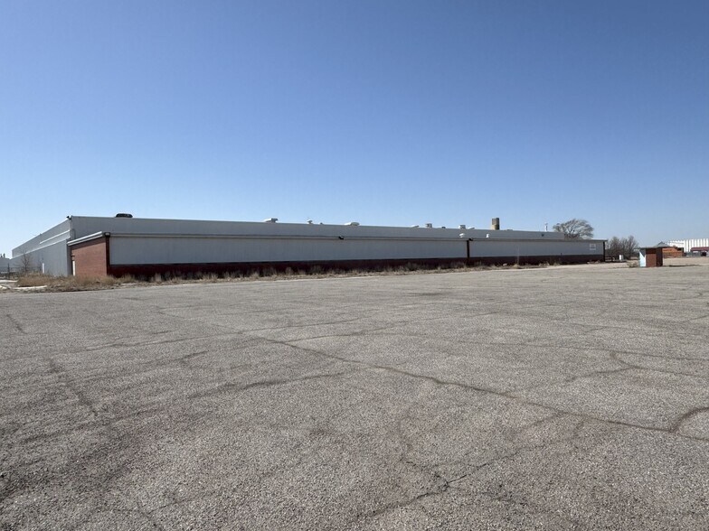 More Photos Of 3401 E 4th Ave, Hutchinson Warehouse For Sale