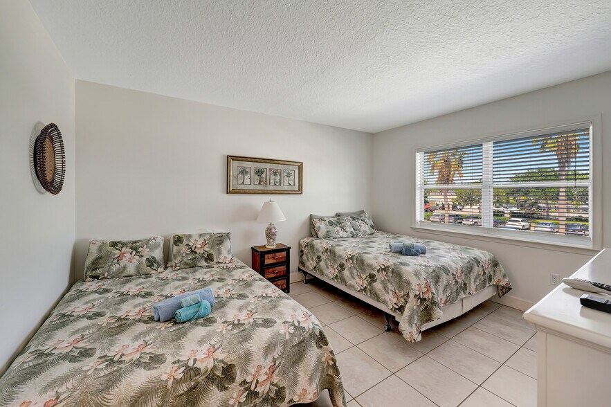 More Photos Of 23 Royal Palm Pointe, Vero Beach Restaurant For Sale