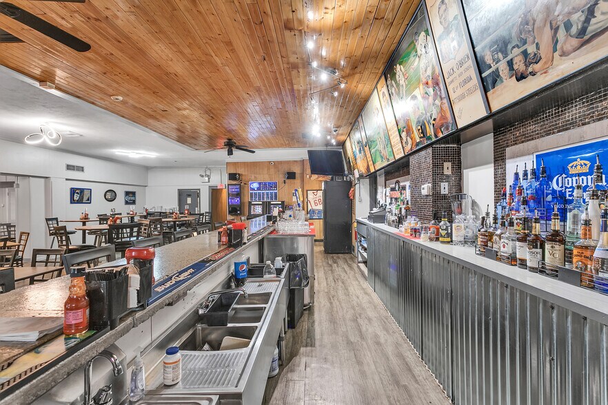 More Photos Of 201 Baughman Ave, Jeannette Restaurant For Sale