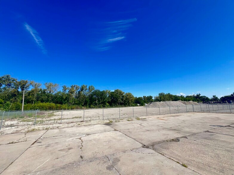 More Photos Of 5702 Massachusetts Ave, Indianapolis Freestanding For Lease