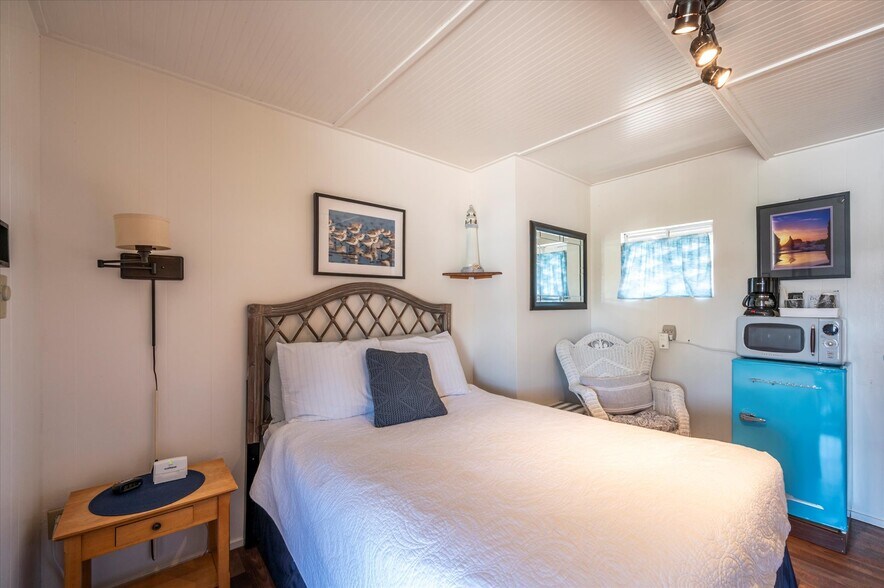 More Photos Of 940 Oregon Ave SE, Bandon Hospitality For Sale