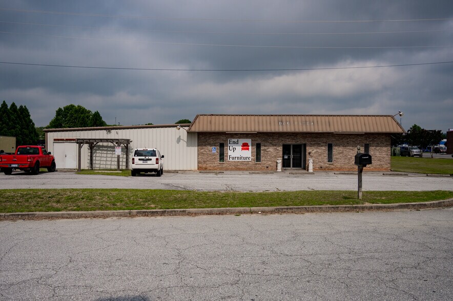 More Photos Of 10 Hendrix Dr, Greenville Flex For Lease