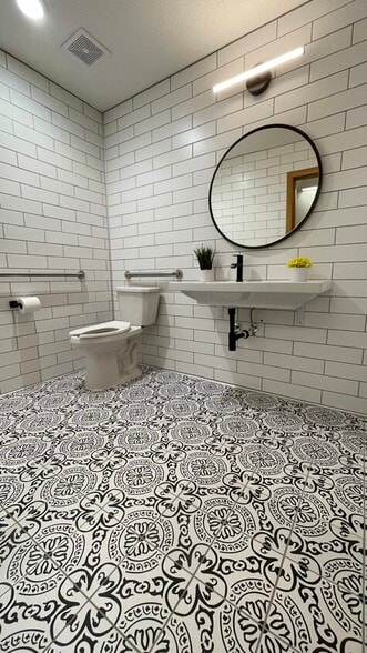 More Photos Of 5101 Thimsen Ave, Minnetonka Medical For Lease