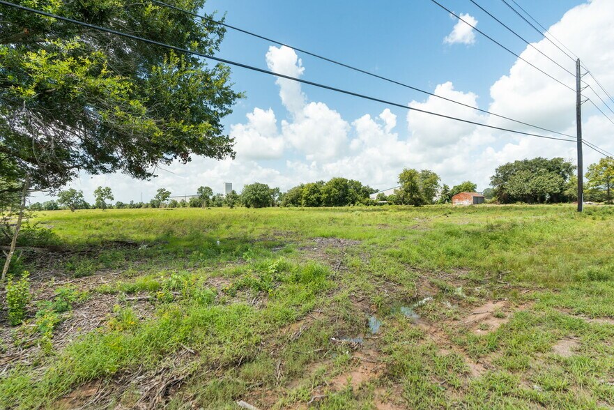 More Photos Of 42243 Old Hempstead Highway, Waller Land For Sale