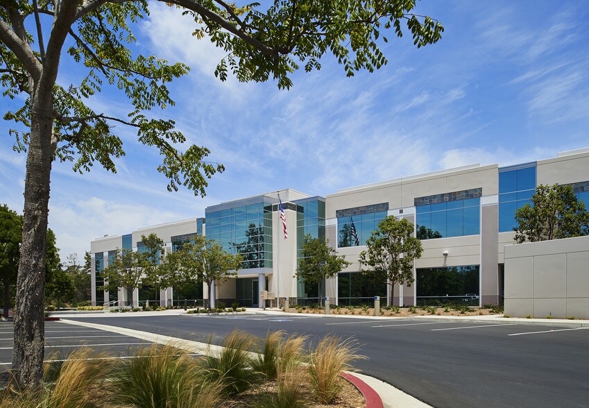 More Photos Of 6010 Hidden Valley Rd, Carlsbad Medical For Lease
