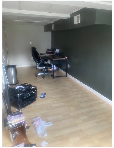 More Photos Of 17650 Possum Point Rd, Dumfries Light Distribution For Lease