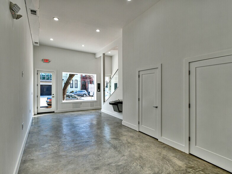 More Photos Of 515 11th St SE, Washington Storefront Retail Office For Lease