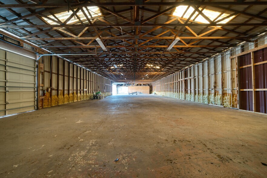 More Photos Of 9206 Thomasville Dr, Houston Warehouse For Sale