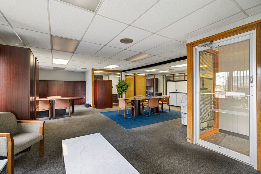 More Photos Of 6351 Transit Rd, Lancaster Office For Sale