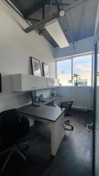 More Photos Of 6705 Rue Saint-Jacques, Montréal Light Distribution For Lease