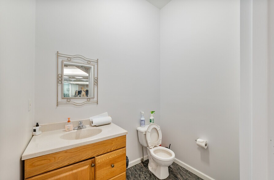 More Photos Of 2529 49th St, Astoria Manufacturing For Sale