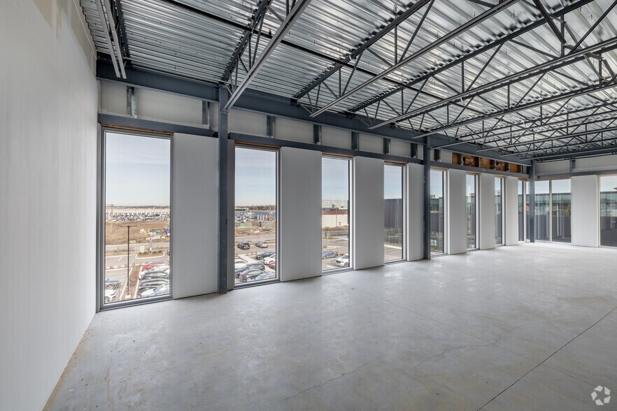 More Photos Of 551 Rue Louis-Blériot, Mascouche Office For Lease