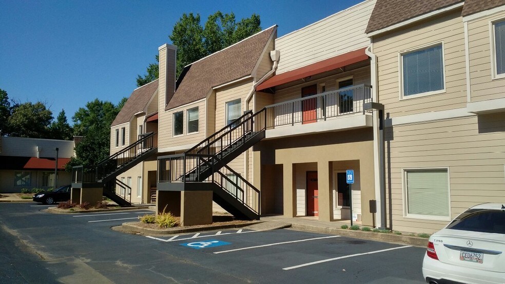 1000 Johnson Ferry Rd, Marietta, GA 30068 For Lease