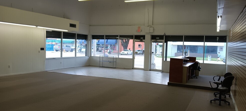 More Photos Of 1896 NW 20th St, Miami Freestanding For Sale