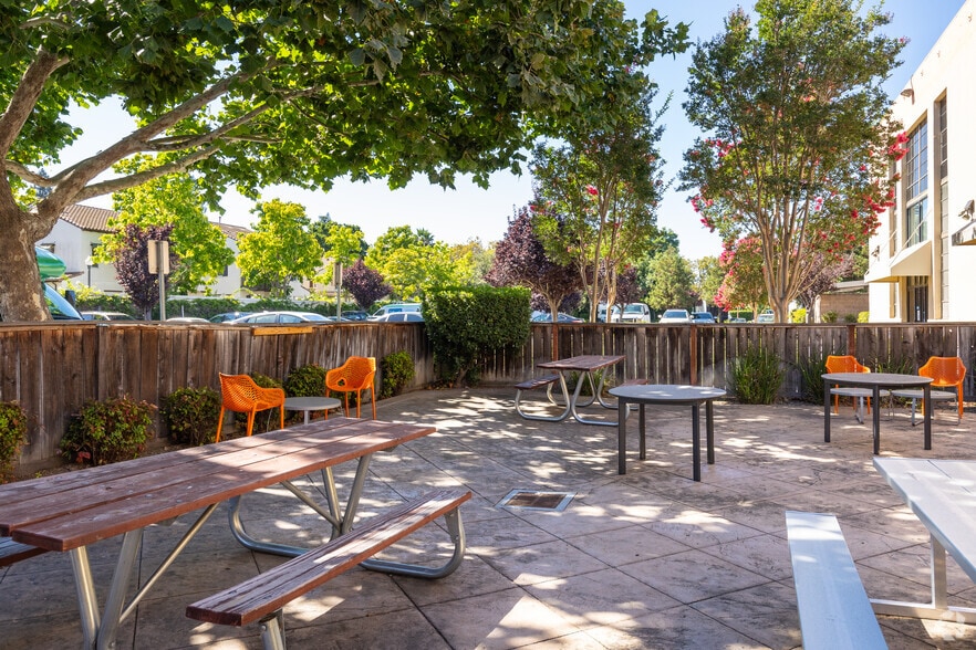 More Photos Of 1185 Campbell Ave, San Jose Warehouse For Lease