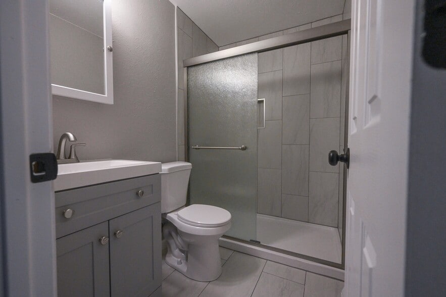 More Photos Of 1220 Allison St, Lakewood Apartments For Sale