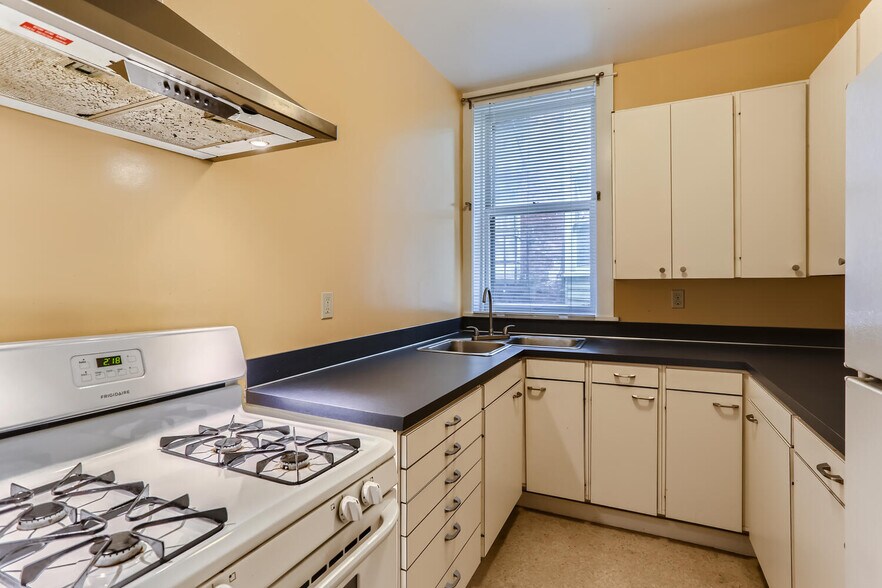 More Photos Of 2167 SW Yamhill St, Portland Apartments For Sale