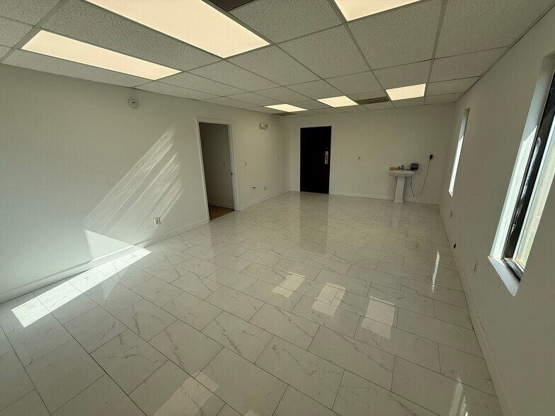 More Photos Of 479 Springdale Rd E, Rock Hill Warehouse For Lease