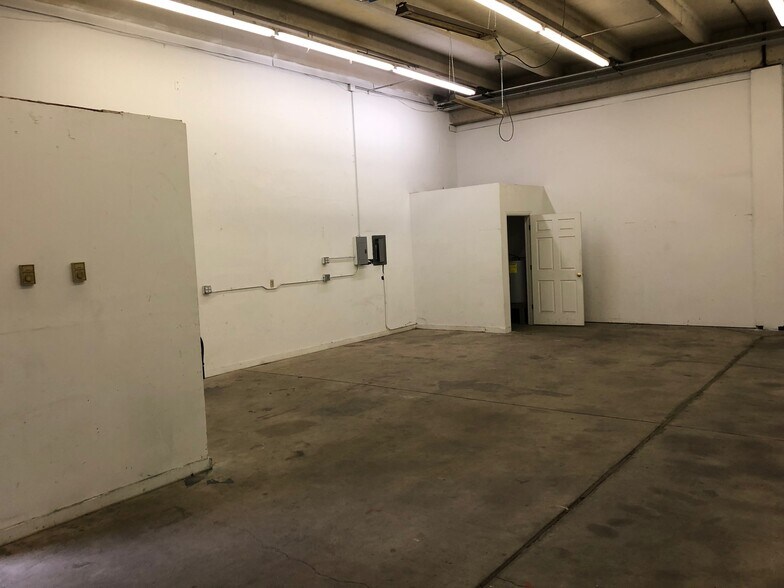 More Photos Of 20-90 Mount View Ln, Colorado Springs Warehouse For Lease