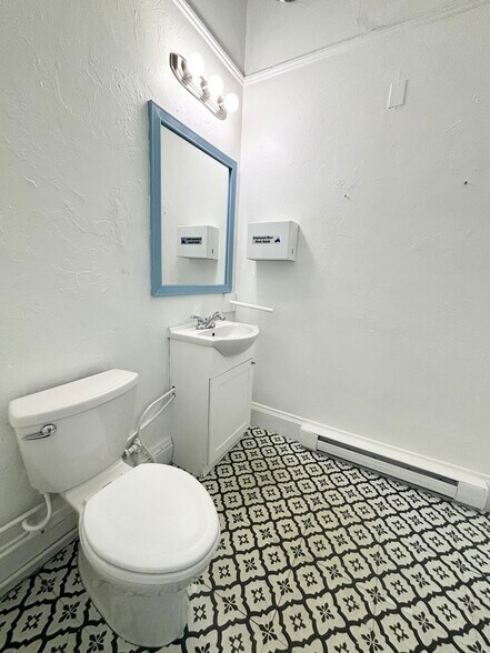 More Photos Of 154-162 Humphrey St, Swampscott Storefront Retail Office For Lease