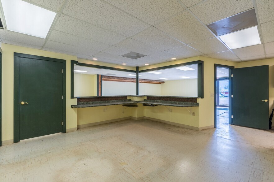 More Photos Of 1705 University Ave, Hot Springs Storefront Retail Office For Sale