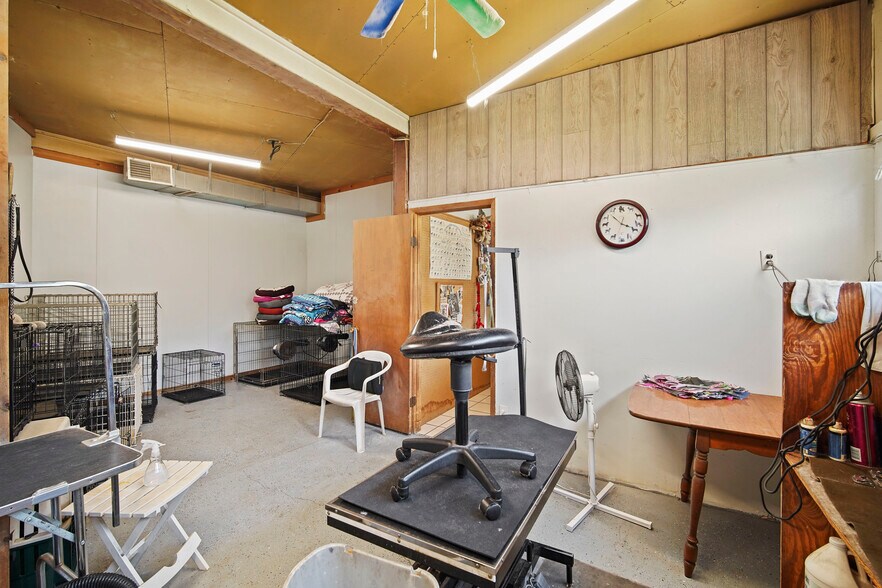 More Photos Of 3980 Ann Arbor Rd, Jackson Light Manufacturing For Sale