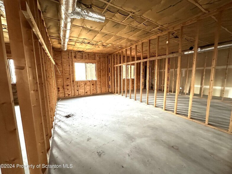 More Photos Of 624 Fellows St, Scranton Office For Lease